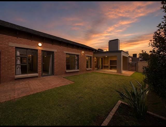 2 BEDROOM TOWNHOUSE FOR SALE IN RETIRE AT MIDSTREAM